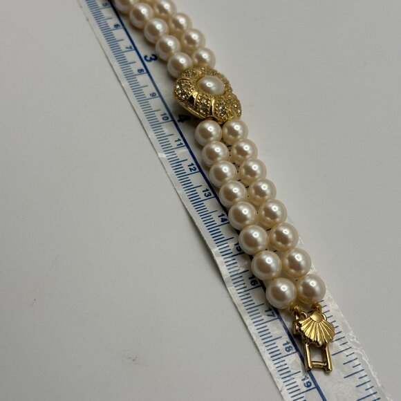 Vintage Richelieu Double Faux Pearl Bracelet with heart “centerpiece” covered in - Picture 14 of 14